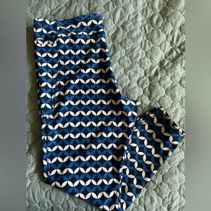 Boden Navy, Blue & Pale Pink Geometric Leggings EUC